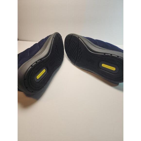 Athletic_Shoes